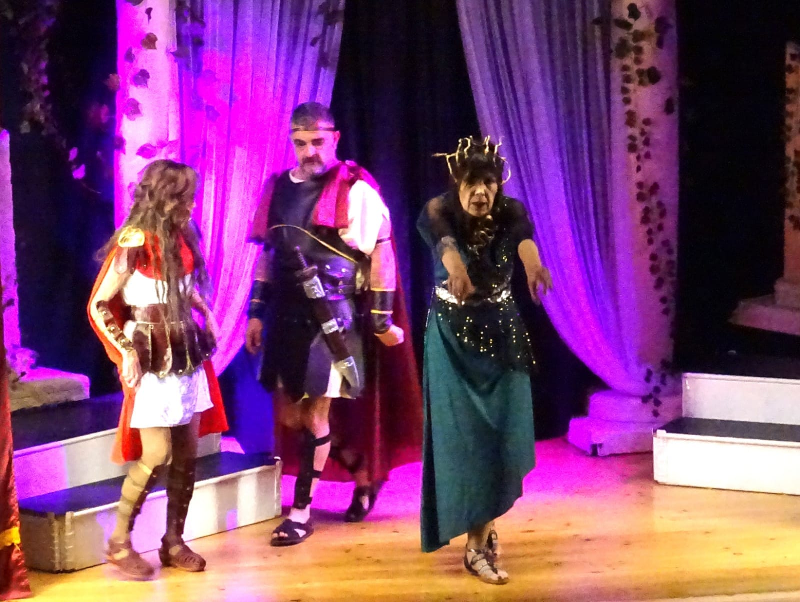 Teatrones, de nuevo, a escena